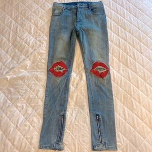“SIA COLLECTIVE” SOMEWHERE IN AMERICA Distressed Lip Jeans
